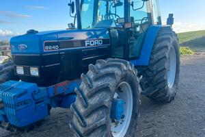 Trattore Ford 8240 SLE