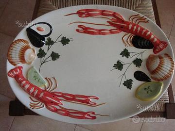 Piatto da portata di pesce a rilievo artigianale