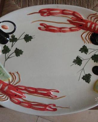 Piatto da portata di pesce a rilievo artigianale