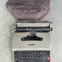 Macchina da scrivere Olivetti 