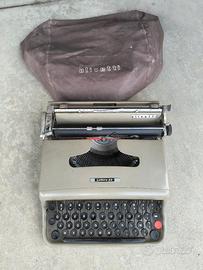 Macchina da scrivere Olivetti 