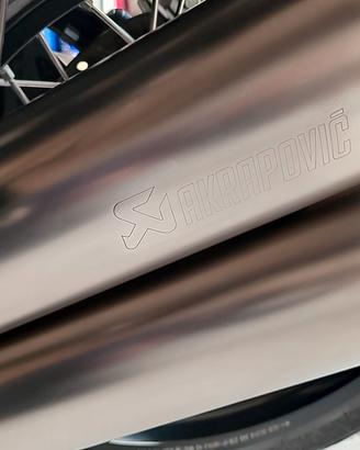 Akrapovic R nine T