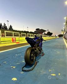 Yamaha R7
