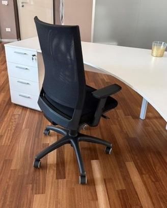 Arredamento ufficio  4 postazioni e tavolo riunion