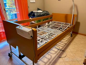 Letto ospedaliero motorizzato