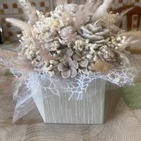 Composizione floreale artigianale in box elegante
