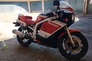 Suzuki gsxr 1100-750 86 87 CERC O fianco  carena 