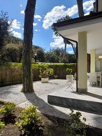 Villa di 310 m² con più di 5 locali a Forte dei Ma