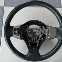 Volante yaris completo di comandi