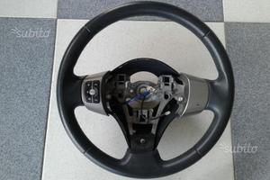 Volante yaris completo di comandi