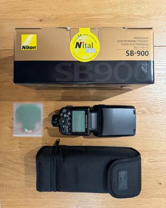 Nikon speedlight SB-900