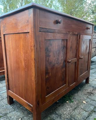 Credenza in legno con pannelli in radica