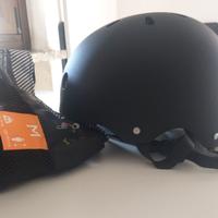 Protezioni e casco skate monopattino pattini bici