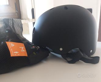 Protezioni e casco skate monopattino pattini bici
