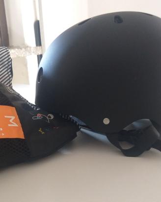 Protezioni e casco skate monopattino pattini bici