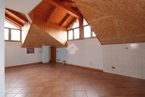 2 LOCALI A ALMESE