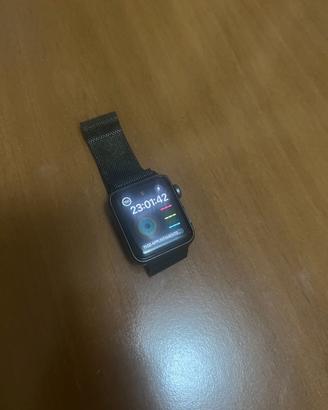 Apple Watch Series 3 38mm cassa nera con cinturino