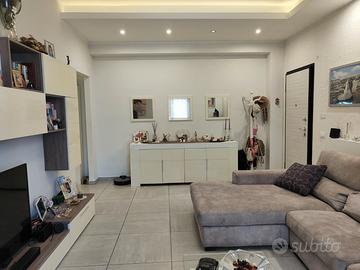 V 3 ristrutturato con terrazzo, giardino e garage
