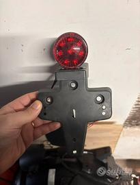 Porta targa, luce targa e stop