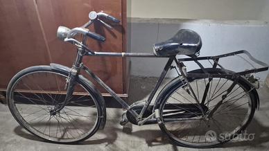 Bicicletta d’epoca  con freni a bacchetta