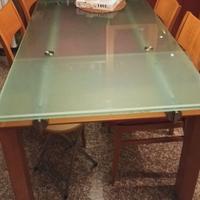 Tavolo cristallo e 5 sedie il legno di ciliegio 