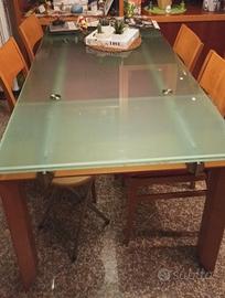 Tavolo cristallo e 5 sedie il legno di ciliegio 