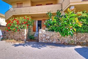 6 LOCALI A TRINITÀ D'AGULTU E VIGNOLA