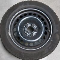 Pneumatici invernli completi di cerchione