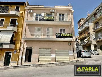 Casa indipendente di 350 m² con più di 5 locali e 