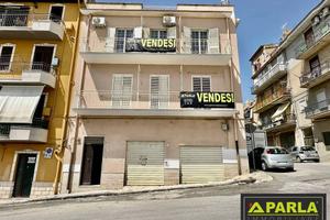 Casa indipendente di 350 m² con più di 5 locali e 