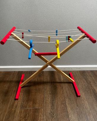 Stendino gioco con mollette e grucce