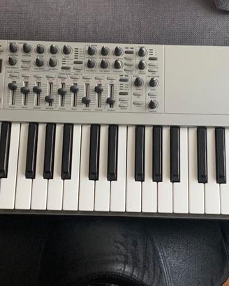 SYNTH NOVATION X STATION 61