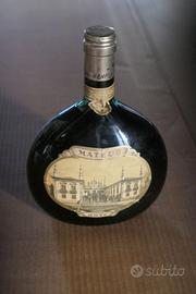 Vino Mateus vecchia bottiglia portoghese