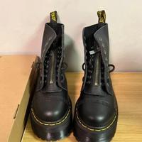 Stivali in pelle pieno fiore. 38