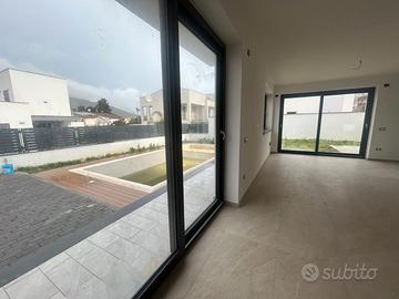 Villa unifamiliare con piscina