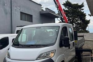 Fiat Ducato con gru 2.3 diesel diesel 7 posti
