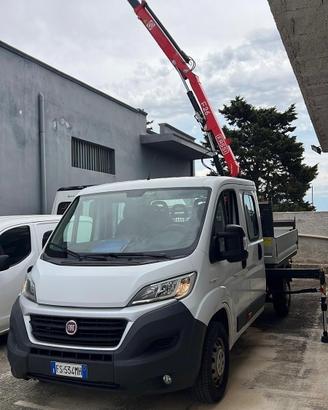 Fiat Ducato con gru 2.3 diesel diesel 7 posti