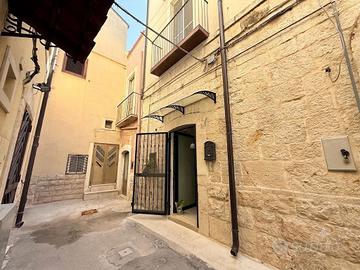 INDIPENDENTE SU 3 LIVELLI NO CENTRO storico