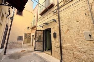 INDIPENDENTE SU 3 LIVELLI NO CENTRO storico