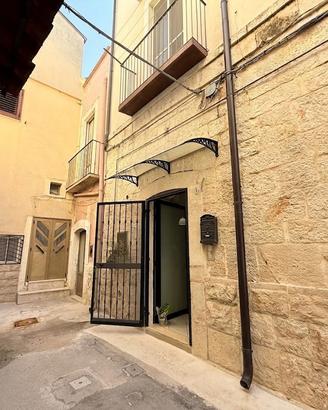 INDIPENDENTE SU 3 LIVELLI NO CENTRO storico