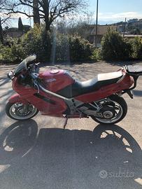 Honda VFR 750 F RC36