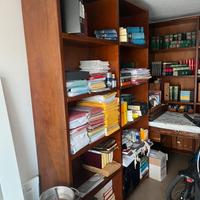 Coppia di mobili libreria e scrivania