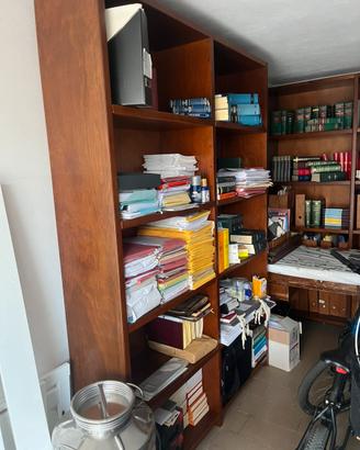 Coppia di mobili libreria e scrivania
