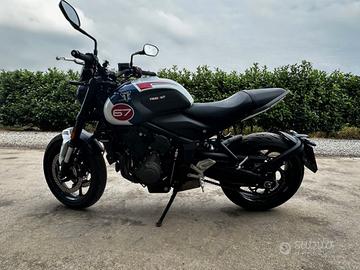 triumph trident 660 tribute edition