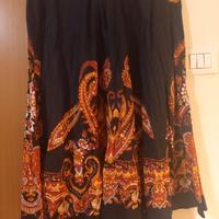 Gonna nera ampia e lunga con fantasia