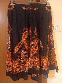 Gonna nera ampia e lunga con fantasia