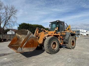 Pala gommata CASE 821C