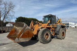 Pala gommata CASE 821C