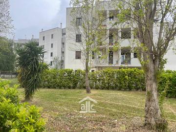 TRILOCALE AL PIANO TERRA CON GIARDINO