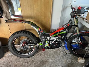 Moto Trial Vertigo Combat 300